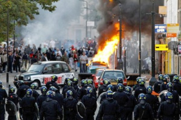 Adolescent român căutat de poliţia britanică